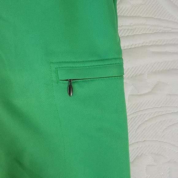 IZOD Golf Mens Bright Green Colorful Shorts Pockets Logo Size 32 X 10.5 - Picture 3 of 10